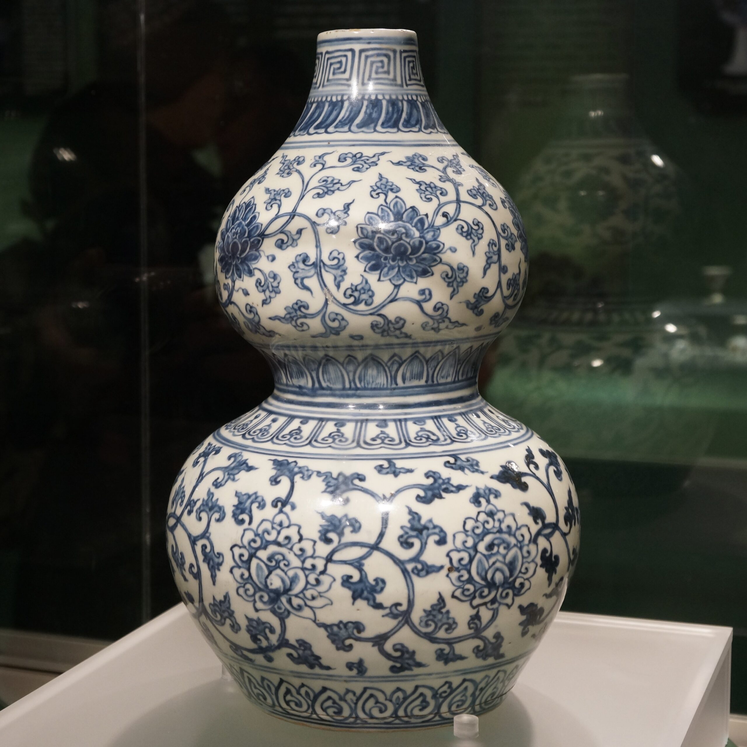 明 成化（1465-1487）青花缠枝莲纹葫芦瓶 ©️Hou Mengwei