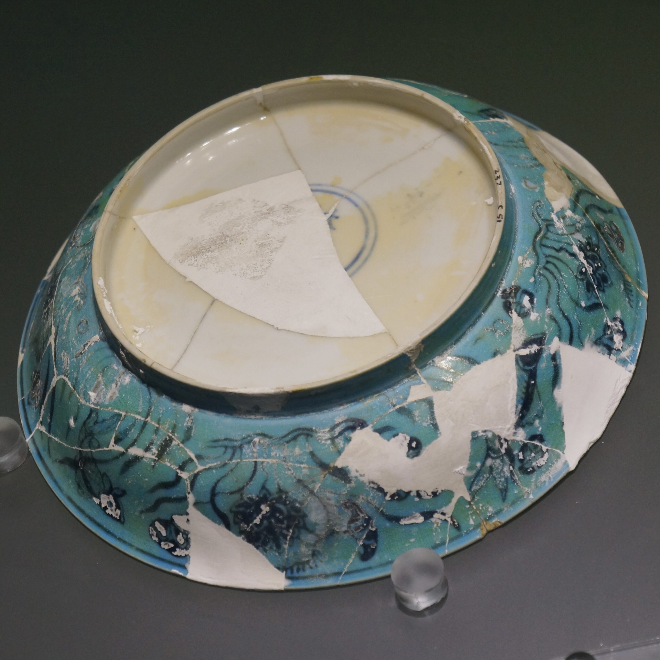 C. 1465-1487 明成化孔雀绿釉青花鱼藻图盘- Hou のDigital Space