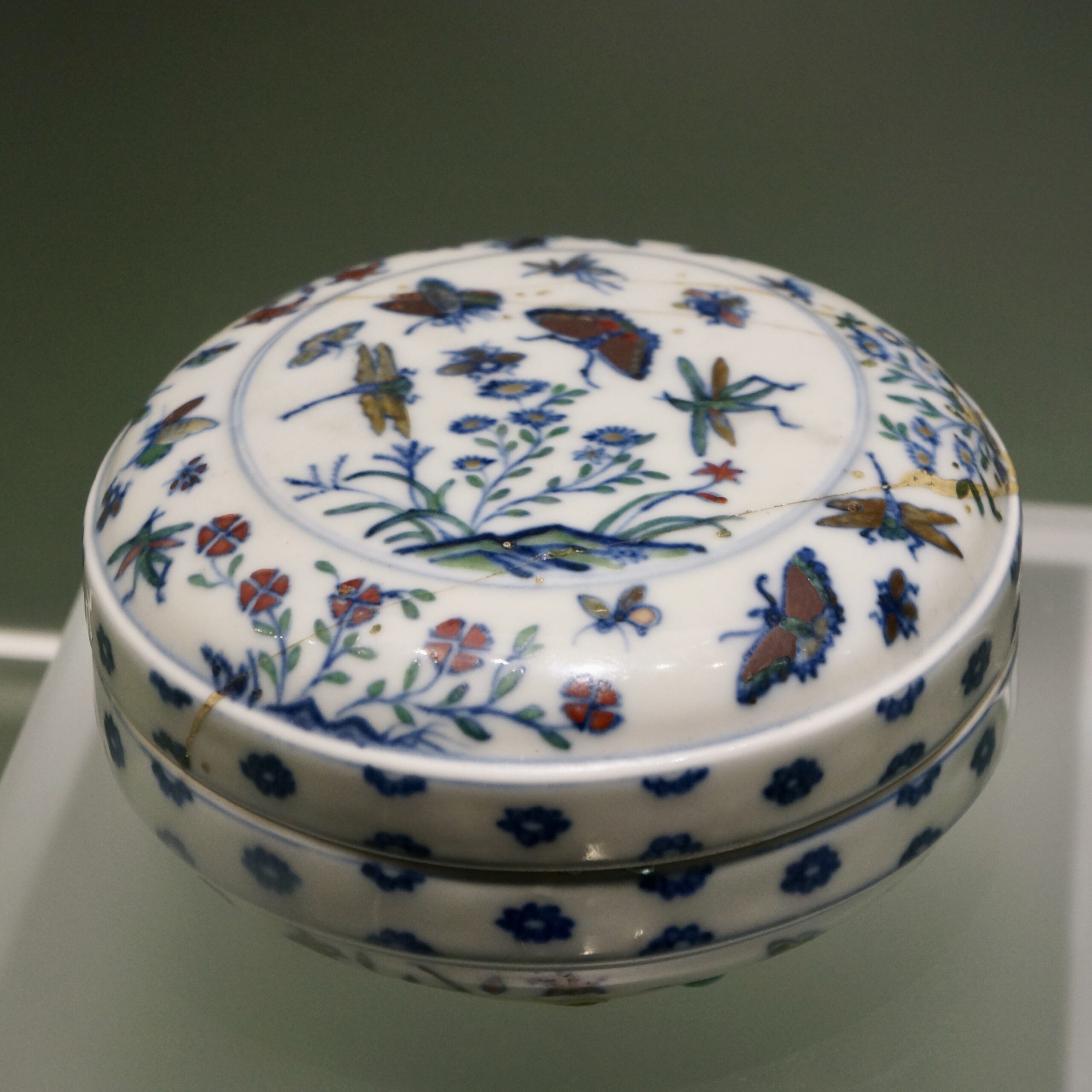 C. 1465-1487 明成化斗彩九秋图盖盒- Hou のDigital Space