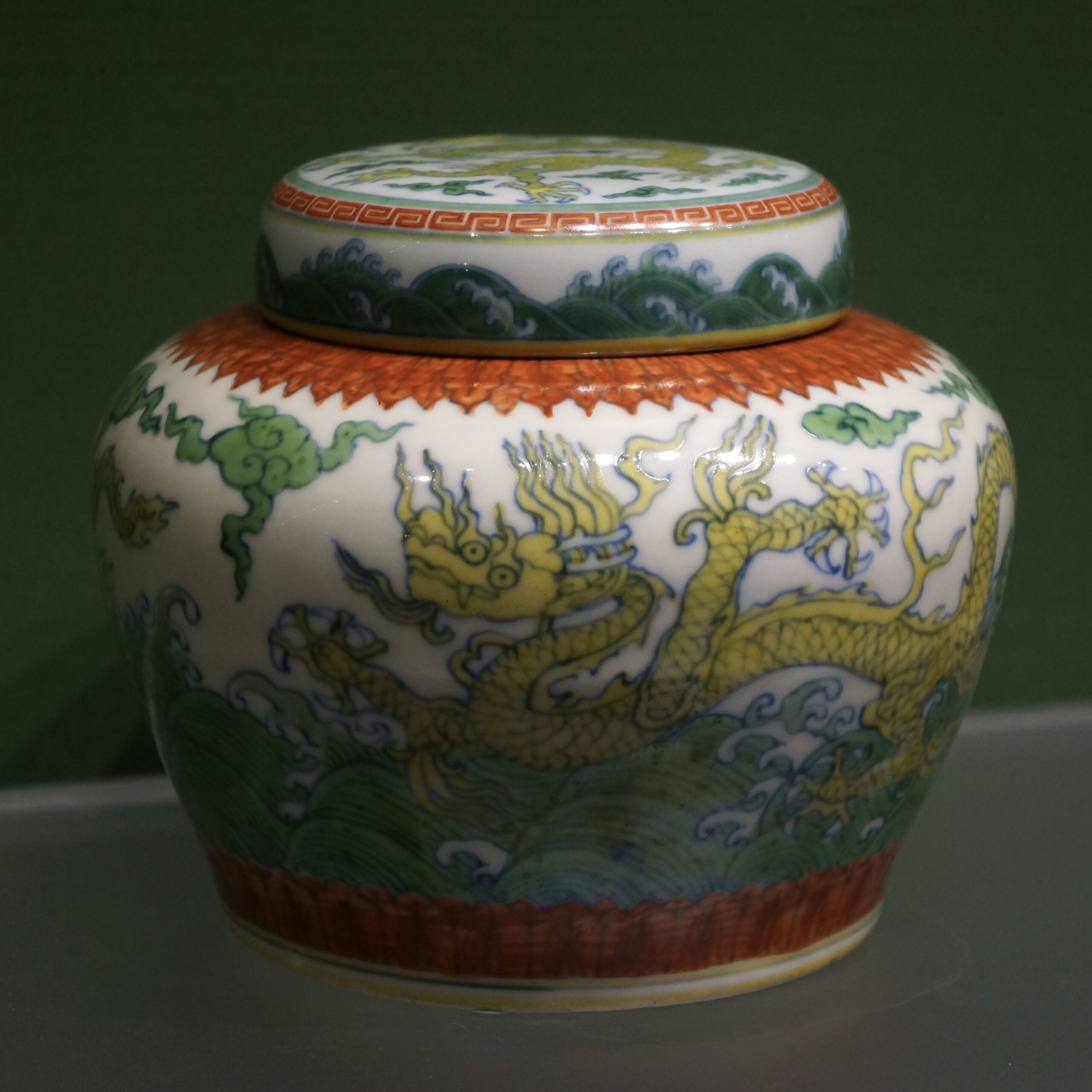 C. 1465-1487 明成化斗彩海水龙纹“天”字盖罐- Hou のDigital Space