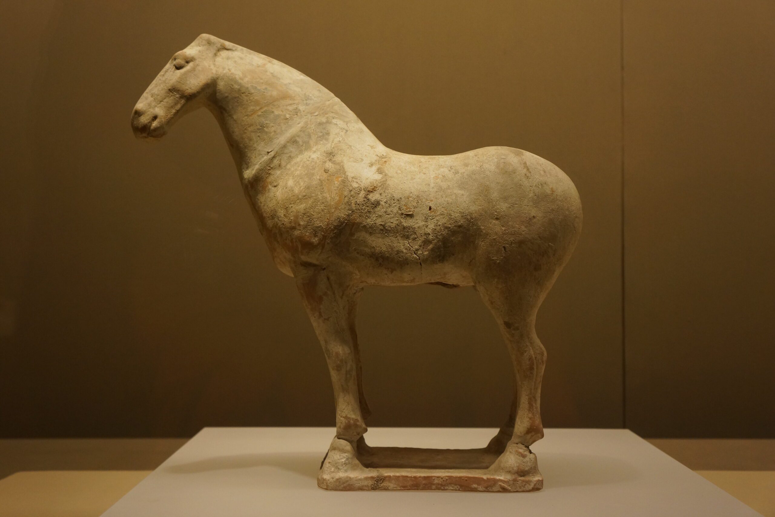 ♥中国　発掘　傭　馬　人物　注水　頭欠損　骨董品 中国美術 人物彫文堆朱花瓶 高48cm 銅製 細密細工 花文 骨董(I95