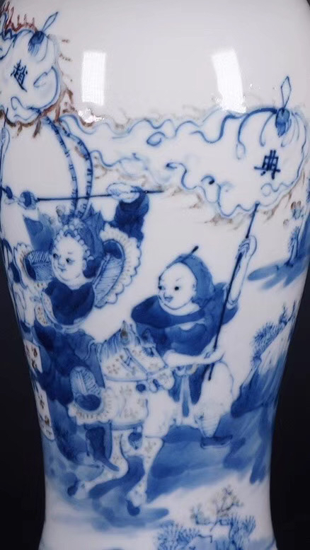 清光绪　青花“赵云战典韦”观音瓶